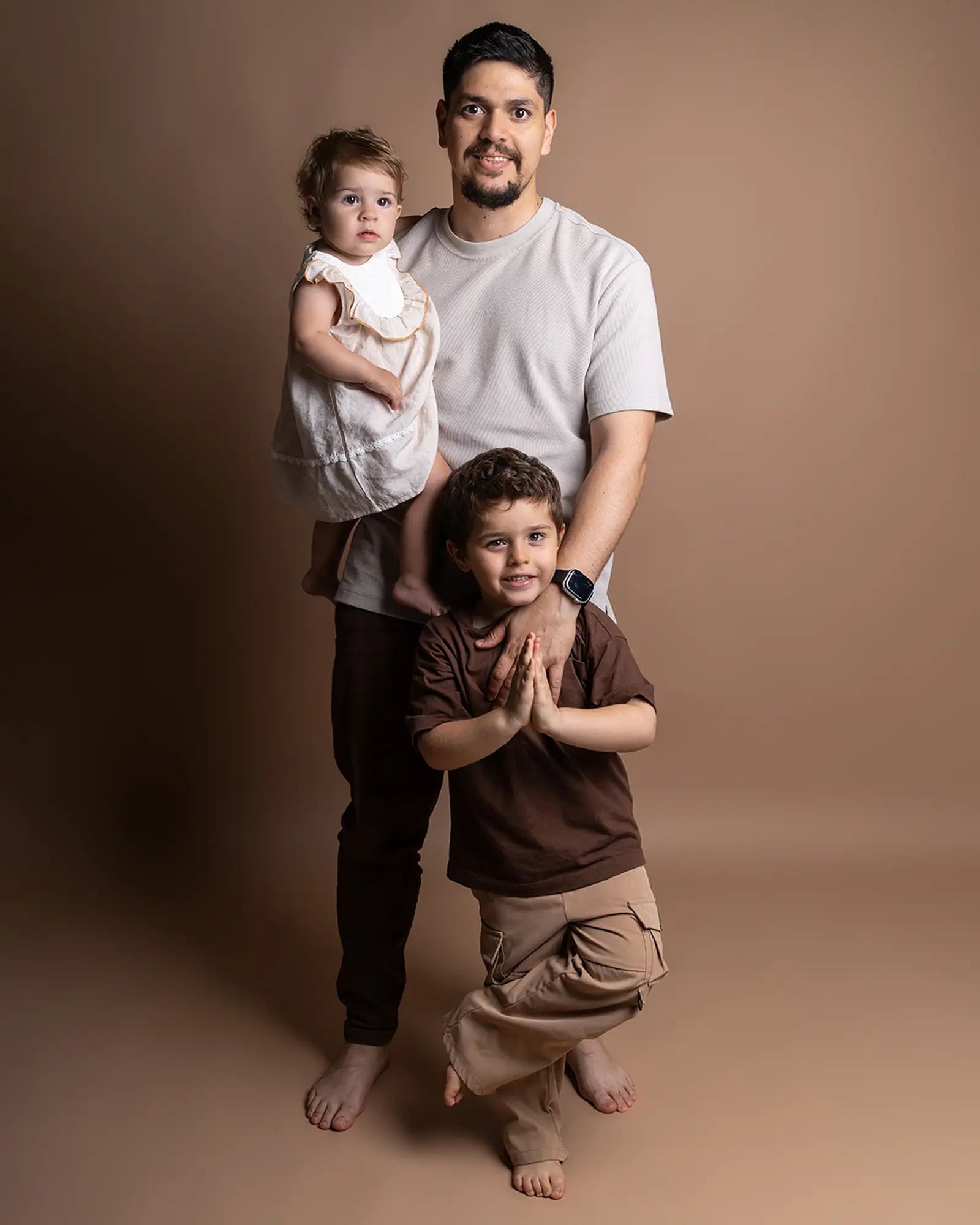 Fanny e Hugo — ensaio de família em estúdio